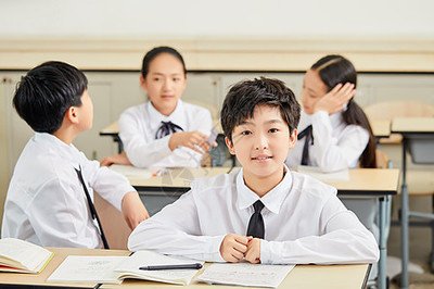 ​  一、青少年成长案例：青春期脱发引发的社交恐惧  